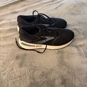 Brooks Beast 20 Men's Running Shoes - Black/White 9.5